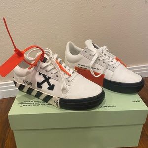 Off white c/o Virgil Abloh low tops